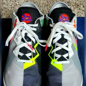 Nike LeBron 18 Low Bugs vs Marvin Men's Space Jam100